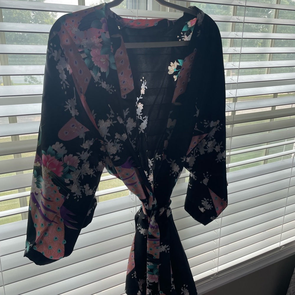 NWOT Floral Satin Robe - Picture 2 of 4